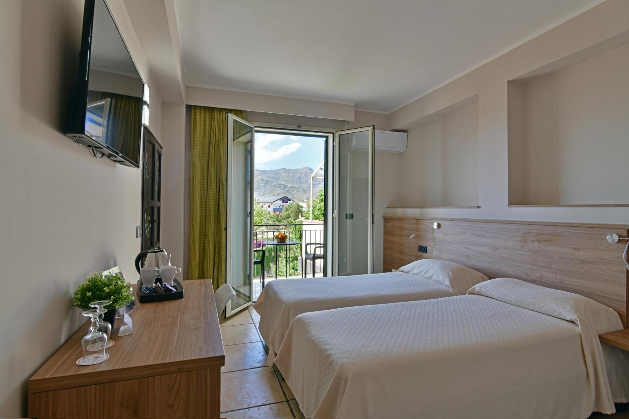 Hotel & Apartments Villa Linda 지아르디니낙소스 외부 사진