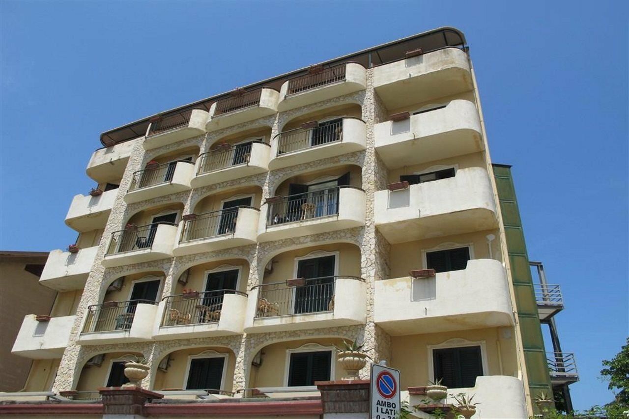 Hotel & Apartments Villa Linda 지아르디니낙소스 외부 사진